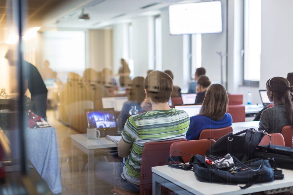 alunos em curso técnico